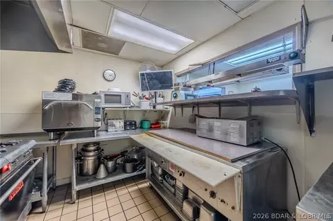 Kitchen - 33023 Hwy 7, Edwards, MO 65326 photo 6 of 10