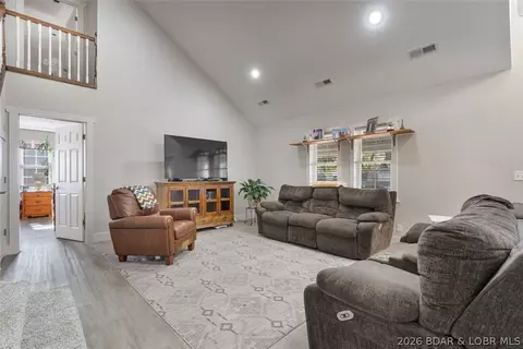 Entry Way - 406 S Godfrey St, Eldon, MO 65026 photo 2 of 4