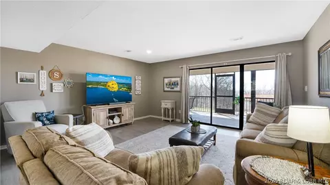 65 Laguna Dr #1B, Lake Ozark, MO 65049