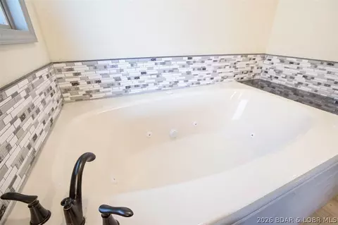 Bath - 472 Jupiter Rd, Camdenton, MO 65020 photo 2 of 9