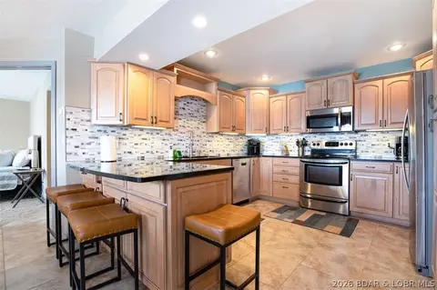Kitchen - 472 Jupiter Rd, Camdenton, MO 65020 photo 2 of 4