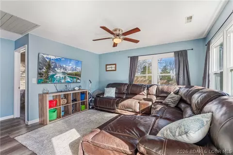 31806 Lakeview Ln, Gravois Mills, MO 65037