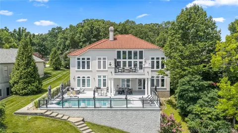 764 Via Del Lago Dr, Sunrise Beach, MO 65079