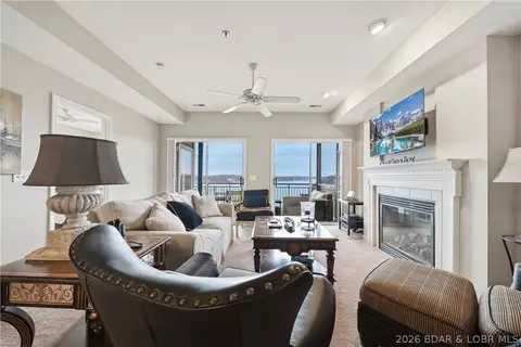 77 Palisades Lakeview Dr #1B, Lake Ozark, MO 65049