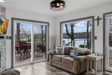 54 White Rock Ln, Sunrise Beach, MO 65079
