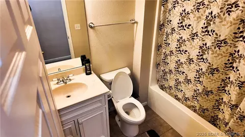 Bath - 31 Sunset Dr, Camdenton, MO 65020 photo 1 of 4