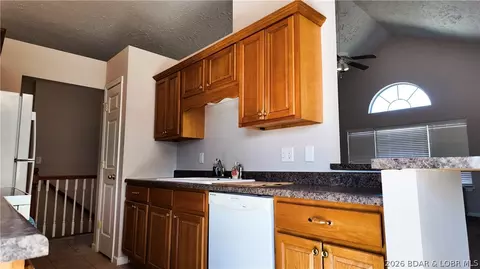 Entry Way - 31 Sunset Dr, Camdenton, MO 65020 photo 1 of 4