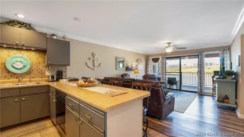150 Southwood Shores Dr #23-2B, Lake Ozark, MO 65049