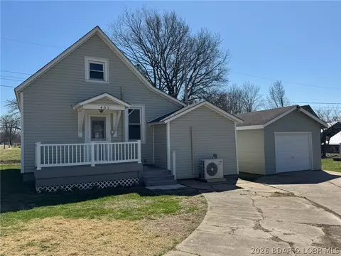 Exterior - 402 Eickhoff St, Cole Camp, MO 65325 photo 2 of 3