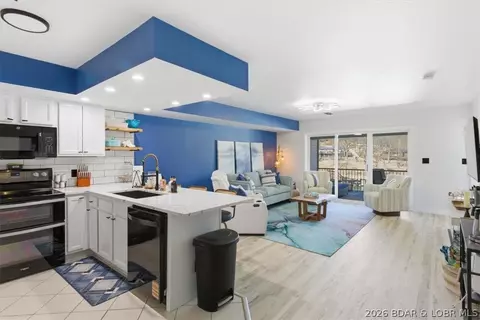 40 Lighthouse Rd #4-204, Lake Ozark, MO 65049