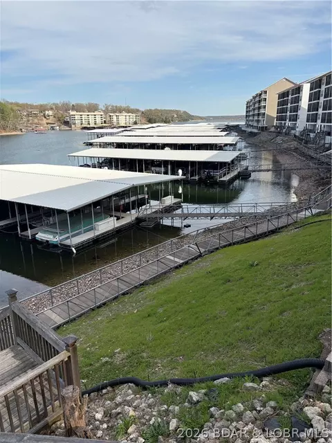 40 Lighthouse Lndg #BLDG 2-202, Lake Ozark, MO 65049