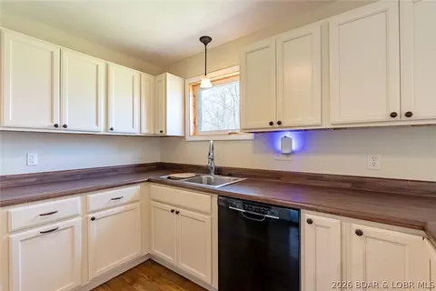 Kitchen - 4 Kiefer Rd, Lake Ozark, MO 65049 photo 3 of 8