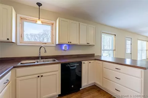 Kitchen - 4 Kiefer Rd, Lake Ozark, MO 65049 photo 4 of 8