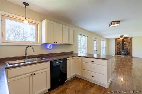 Kitchen - 4 Kiefer Rd, Lake Ozark, MO 65049 photo 1 of 8