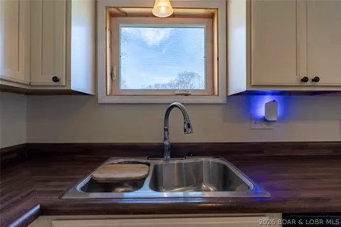 Kitchen - 4 Kiefer Rd, Lake Ozark, MO 65049 photo 6 of 8