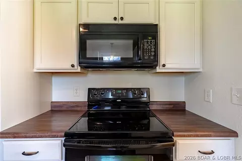 Kitchen - 4 Kiefer Rd, Lake Ozark, MO 65049 photo 8 of 8