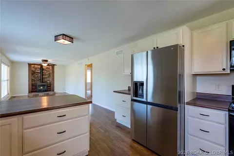 Kitchen - 4 Kiefer Rd, Lake Ozark, MO 65049 photo 5 of 8