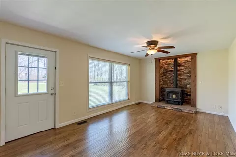 Living - 4 Kiefer Rd, Lake Ozark, MO 65049 photo 3 of 6