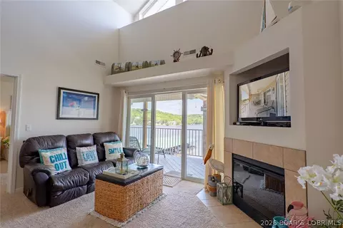 255 Plaza Beach Dr #4E, Camdenton, MO 65020