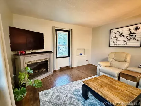 Living - 216 Olive St, Eldon, MO 65026 photo 4 of 5