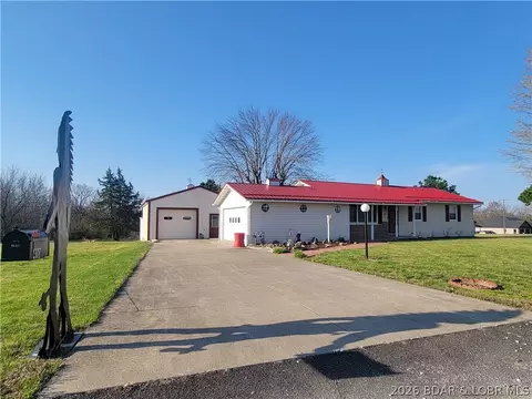410 W Gregory Blvd, Tipton, MO 65081