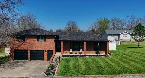 421 W Bourbon St, Eldon, MO 65026