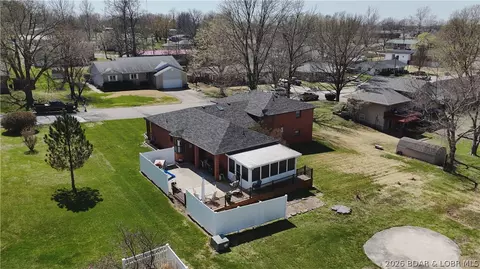 View/Area - 421 W Bourbon St, Eldon, MO 65026 photo 2 of 2