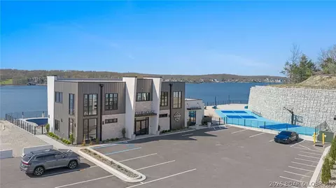 100 Blue Heron Hl #221, Lake Ozark, MO 65049