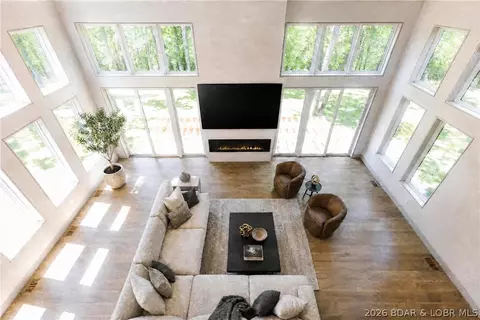 5 Antler Pt, Linn Creek, MO 65052
