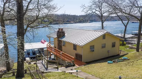 1054 Indian Hill Rd, Sunrise Beach, MO 65079