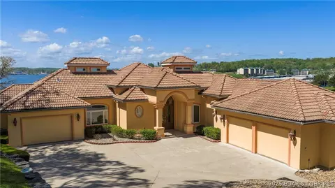 727 Regency Cove Dr, Four Seasons, MO 65049
