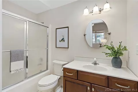 Bath - 520 Eagle Dr, Lake Ozark, MO 65049 photo 6 of 7