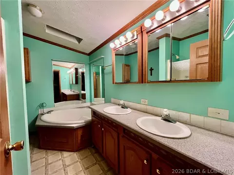 Bath - 29685 Ivy Bend Rd, Stover, MO 65078 photo 4 of 5