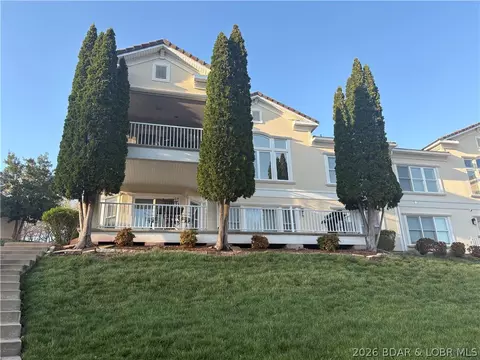 74 Bello Point Dr, Sunrise Beach, MO 65079