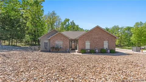 18 Spirea Pt, Lake Ozark, MO 65049