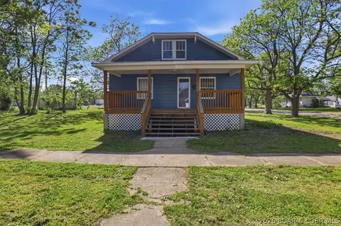 301 Locust St, Eldon, MO 65026