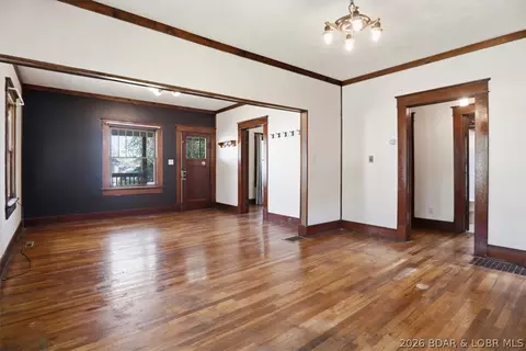 Living - 301 Locust St, Eldon, MO 65026 photo 4 of 7