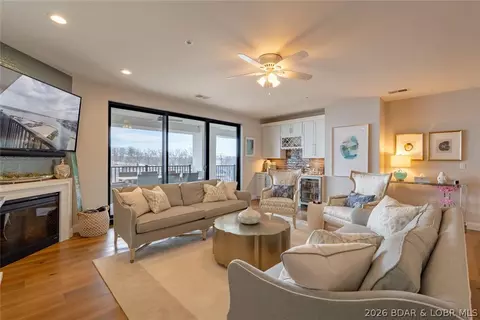 166 Captiva Dr #3E, Sunrise Beach, MO 65079