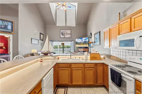 Kitchen - 164 Windgate Dr #4B, Sunrise Beach, MO 65079 photo 4 of 5