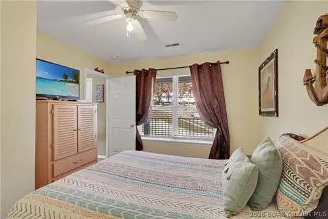Bedroom - 4800 Eagleview Dr #247, Osage Beach, MO 65065 photo 4 of 8