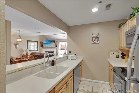 Kitchen - 4800 Eagleview Dr #247, Osage Beach, MO 65065 photo 4 of 4