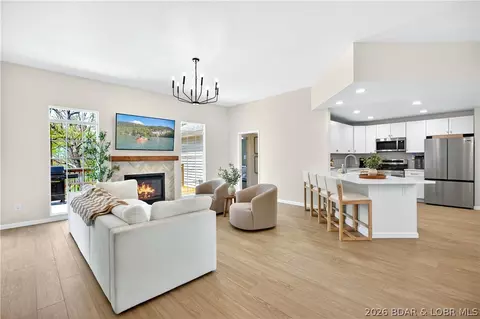 11 Madison Ln, Kaiser, MO 65047