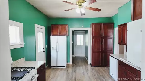 Entry Way - 112 Aurora St, Eldon, MO 65026 photo 2 of 5