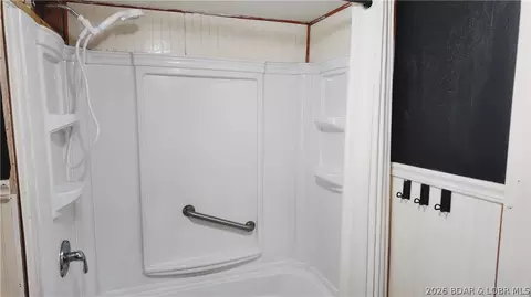 Bath - 112 Aurora St, Eldon, MO 65026 photo 2 of 2