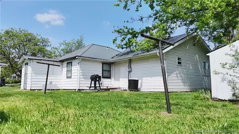 Exterior - 112 Aurora St, Eldon, MO 65026 photo 7 of 9