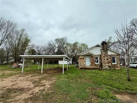 203 S Hunter St, Versailles, MO 65084