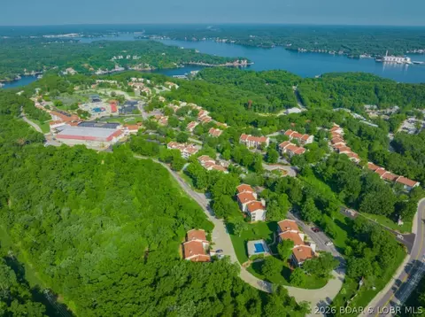 28 Center Court Dr #2B-738, Lake Ozark, MO 65049