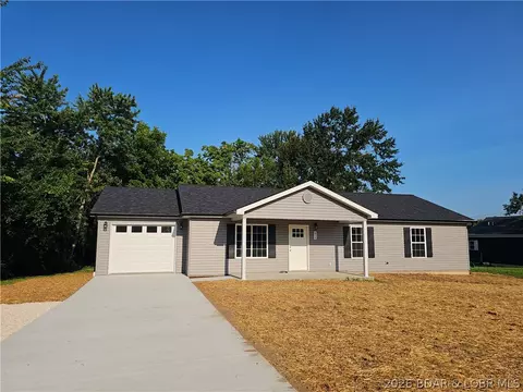 612 E 8th St, Eldon, MO 65026