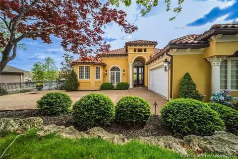 582 Brookhaven Ln, Sunrise Beach, MO 65079