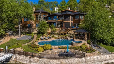 864 Eagle Dr, Four Seasons, MO 65049
